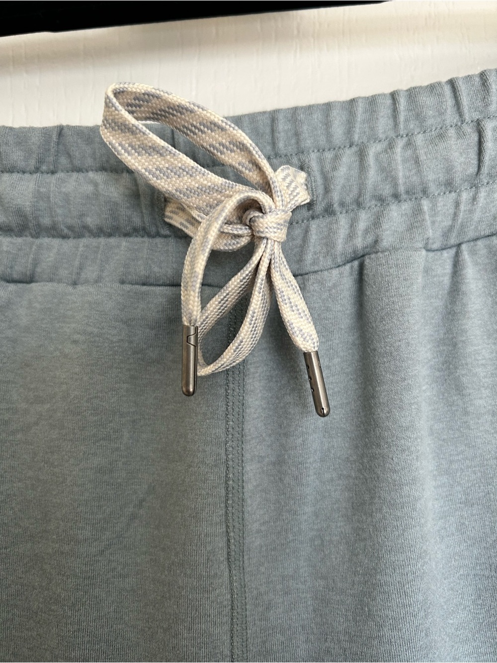 Vuori Women’s Joggers Pants - Picture 5 of 6